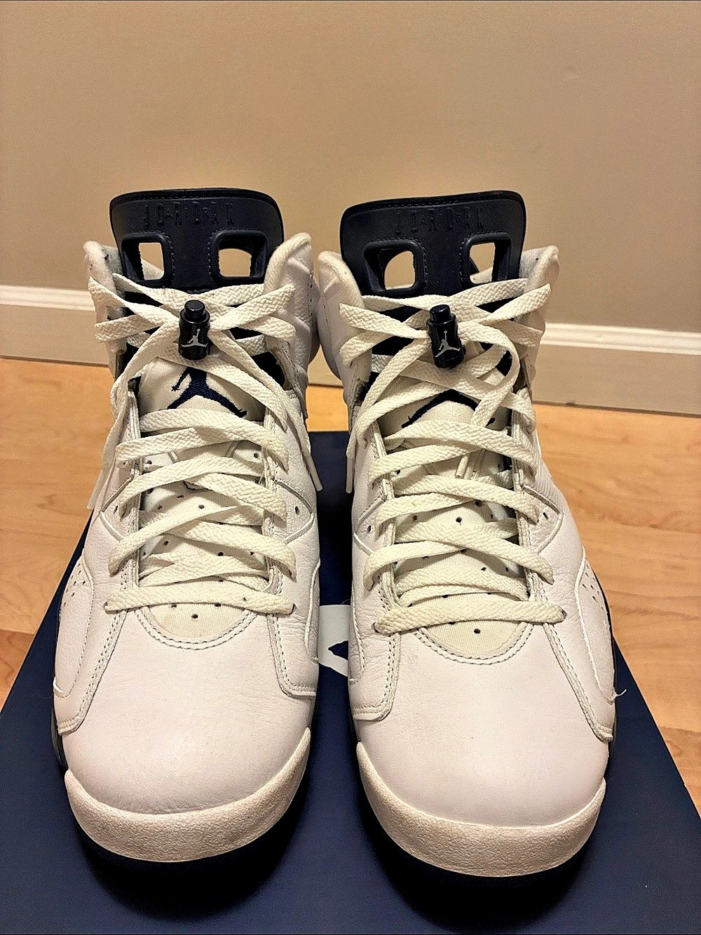 Jordan Air Jordan 6 Retro Sneakers in White & Black US 10